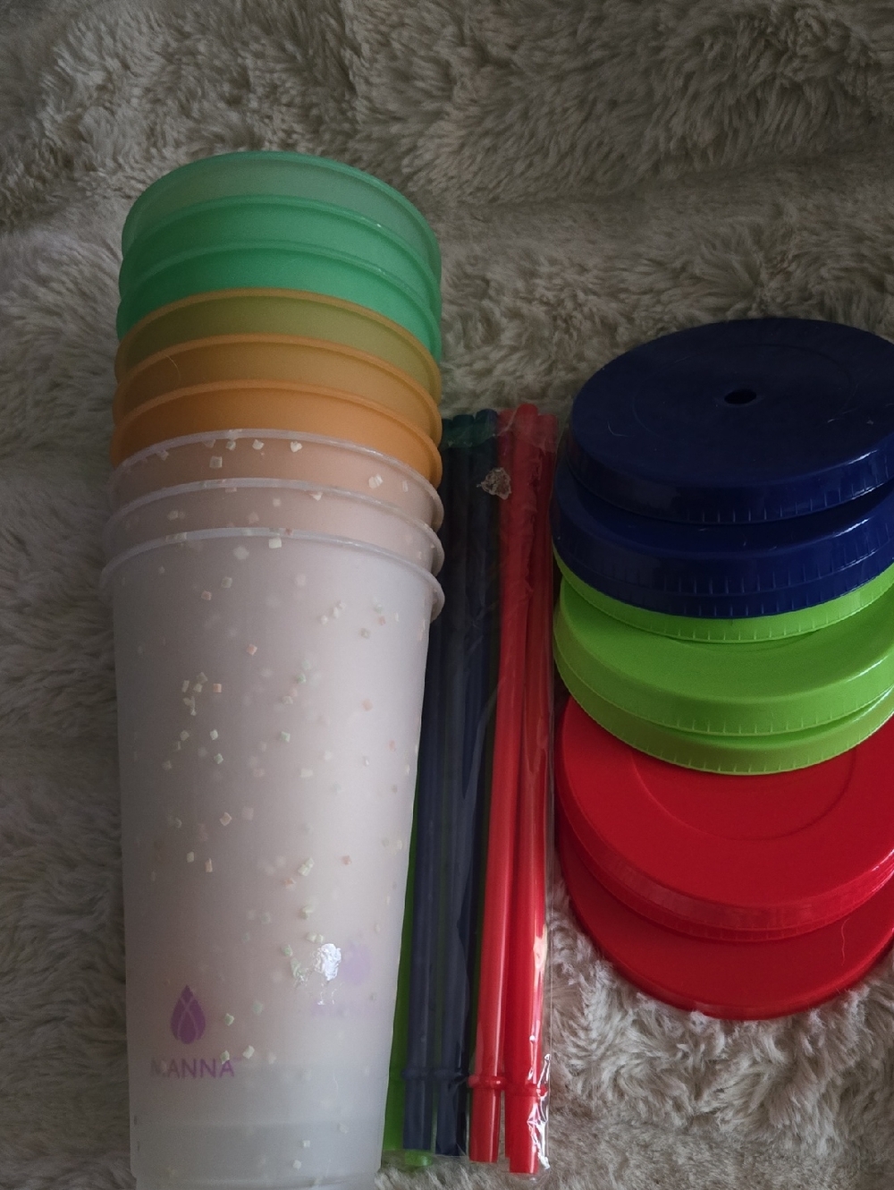 Manna Stackable Cups with Colorful Lids LOT OF 9